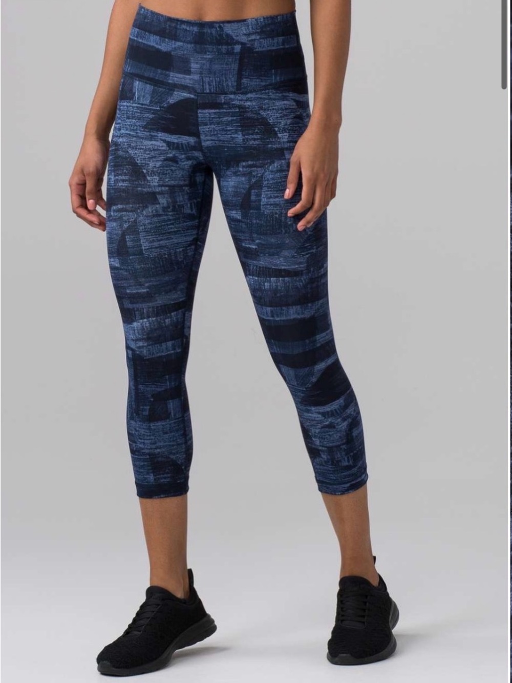 Lululemon Wunder Under Crop - size 2